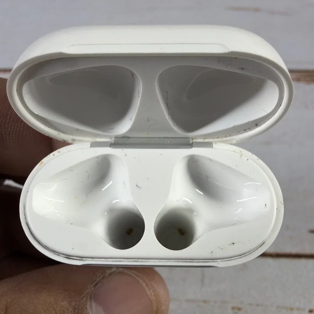 Apple AirPods 2nd Gen A1938 Wireless Charging Case OEM Authentic